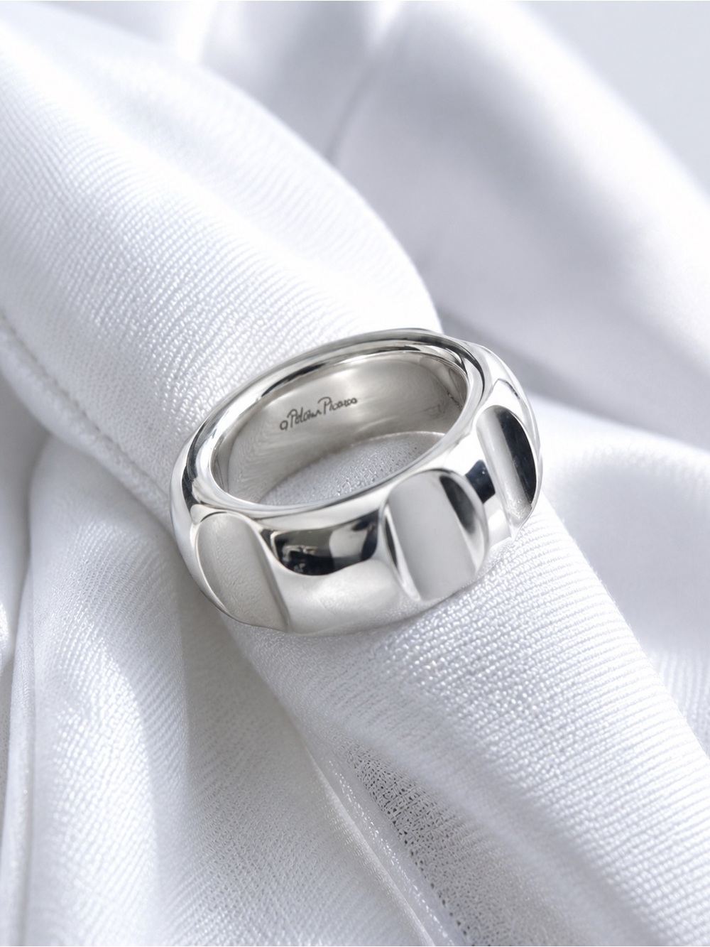 Authentic Tiffany & Co. Paloma Picasso Sterling Silver Groove Ring – Size 6.5